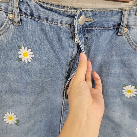 Forever 21 Plus Dais Embroidered Denim Skirt size 0X - Picture 2 of 13